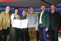 „O–zapft is“ – das traditionelle Welser Volksfest ist offiziell eröffnet! Ehrenrat für KommR August Weidinger