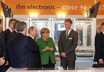 Merkel und Putin besuchen ifm auf der Hannover-Messe (BILD)