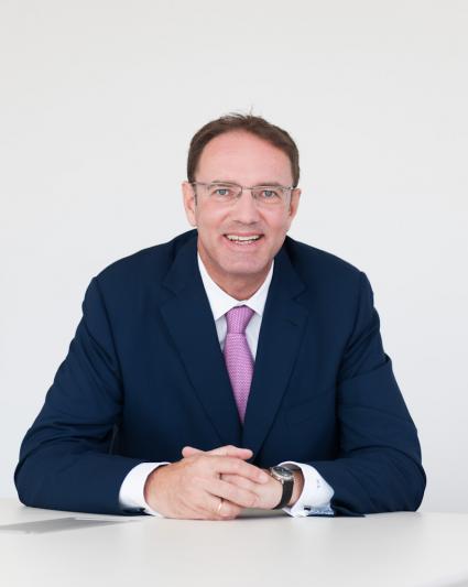 Bundestagsentscheidung zur Frauenquote: Schnelles Umdenken bei Familienpolitik notwendig / Unternehmensberatung A.T. Kearney fordert Familienquote (BILD)
