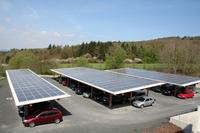 GÖDE Gruppe errichtet zweiten Solar-Carport ? Unternehmen produziert in Waldaschaff insgesamt 224 Megawattstunden Solarstrom pro Jahr