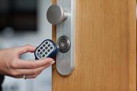 GNS GmbH und Lock Your World mobilisieren Schließsysteme mit  pylocx