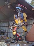 Schrott-Roboter rockt Do-it-Yourself-Festival