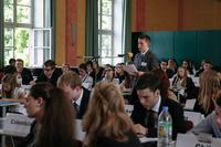 13. Model United Nations-Konferenz OLMUN geht mit großer Vollversammlung zu Ende