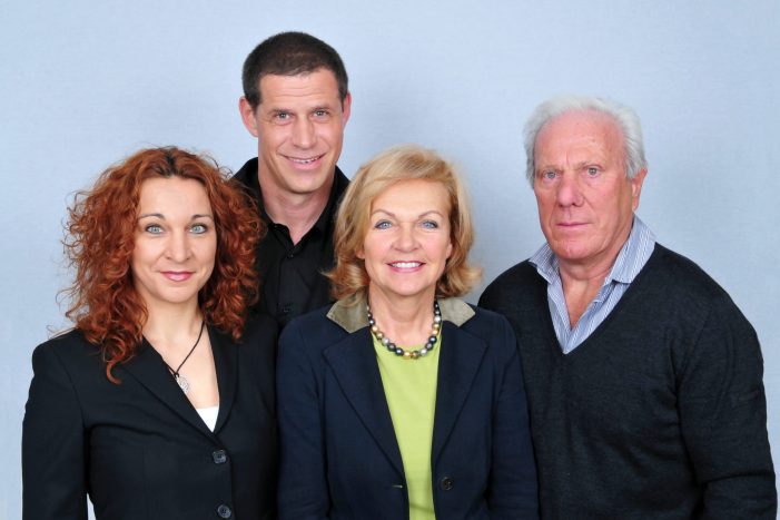 Salamander gratuliert: 30 Jahre Wikka Fenster + Türen Salamander gratuliert: 30 Jahre Wikka Fenster + Türen