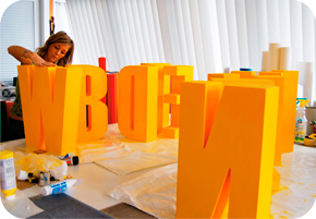 3D-Buchstaben und Logos – die neue Art, perfekt zu werben