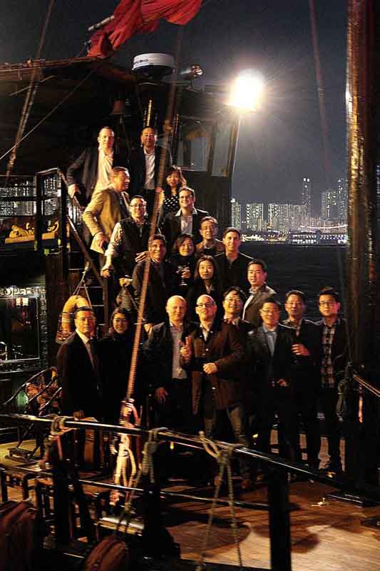 Auf Dinner Cruise mit ArtLab Studios in Hong Kong