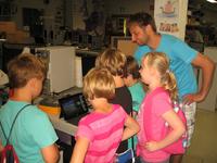 Förderverein der Grundschule Tengern besucht die WORTMANN AG
