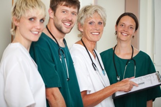 StartAB – das neue Programm für junge Erwachsene zum Berufe checken und Ausbildung wählen im Gesundheitsbereich
