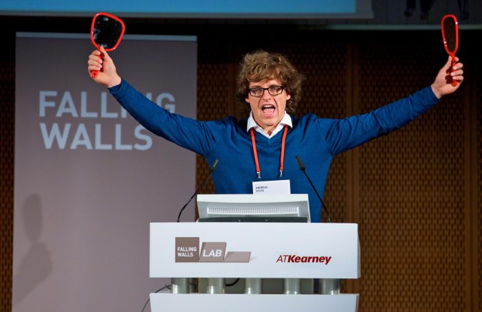 Falling Walls Lab sucht 100 Ideen, um die Welt zu verändern / Junge talentierte Forscher, Unternehmer und Berufstätige können sich bis zum 22. September 2013 bewerben (BILD)