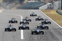 Ausbildungsjahrgang 2013 bereit für das „Grand Final“ im Rahmen der DTM in Oschersleben
