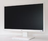 Weißer 27 Zoll Office-Monitor LG Flatron 27EB22PY-W mit hoher Energieeffizienz