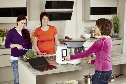 SUPERCOOK: Kochen im digitalen Zeitalter / Zur IFA präsentiert plawa die multifunktionale Küchenmaschine SC110 (BILD)