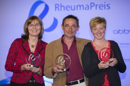 RheumaPreis für ein Arbeitsleben mit Rheuma verliehen / Initiative zeichnet Engagement für den Erhalt der Arbeitsfähigkeit bei Rheuma aus (BILD)