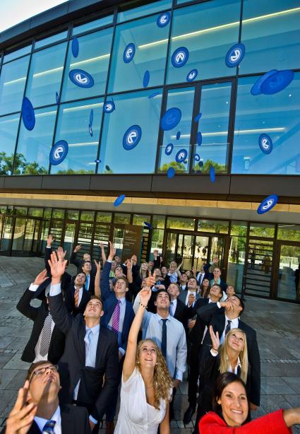 Erfolgreiche Kooperation der Deutschen Vermögensberatung (DVAG) mit der Fachhochschule der Wirtschaft (FHDW): Dualer Studiengang startet in Marburg (BILD)