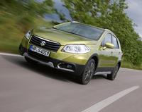 Suzuki Familientag: Offizielle deutschlandweite Markteinführung des neuen Suzuki SX4 S-Cross am 19. Oktober 2013 bei allen teilnehmenden Suzuki Partnern