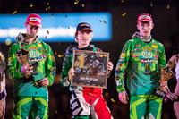 Suzuki-Piloten gewinnen SX-Titel