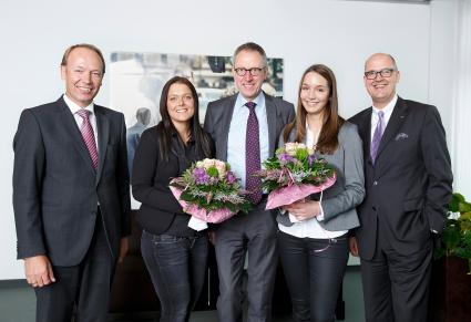Elena Klein-Heßling von der LBS West ist die beste Kauffrau für Bürokommunikation in Deutschland / Auch Jana Oing gehört zu den Prüfungsbesten in Nordrhein-Westfalen (FOTO)